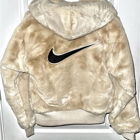 Nike Sportswear Essentials Faux Fur Jacket DD5116-013 Women Size xs - Picture 4 of 9